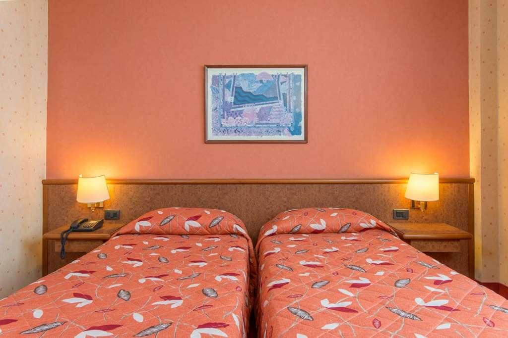 Meditur Hotel Pomezia Kamer foto
