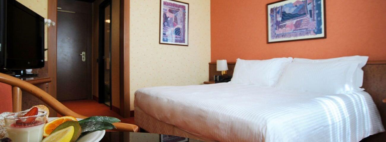 Meditur Hotel Pomezia Buitenkant foto