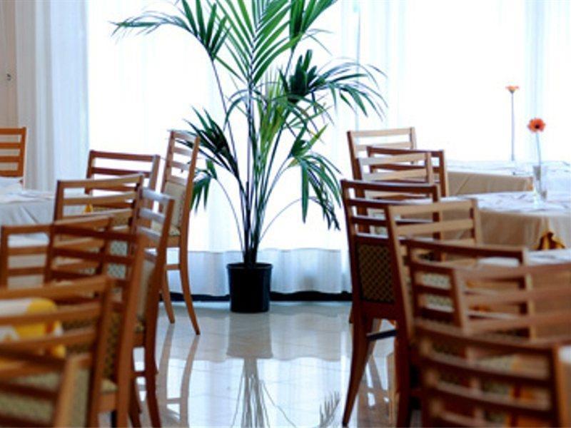 Meditur Hotel Pomezia Buitenkant foto