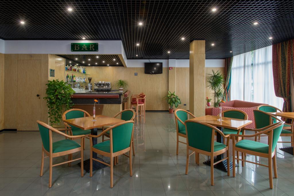 Meditur Hotel Pomezia Buitenkant foto