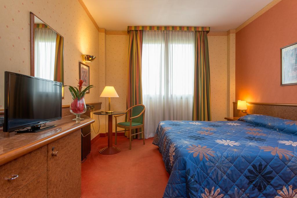 Meditur Hotel Pomezia Buitenkant foto
