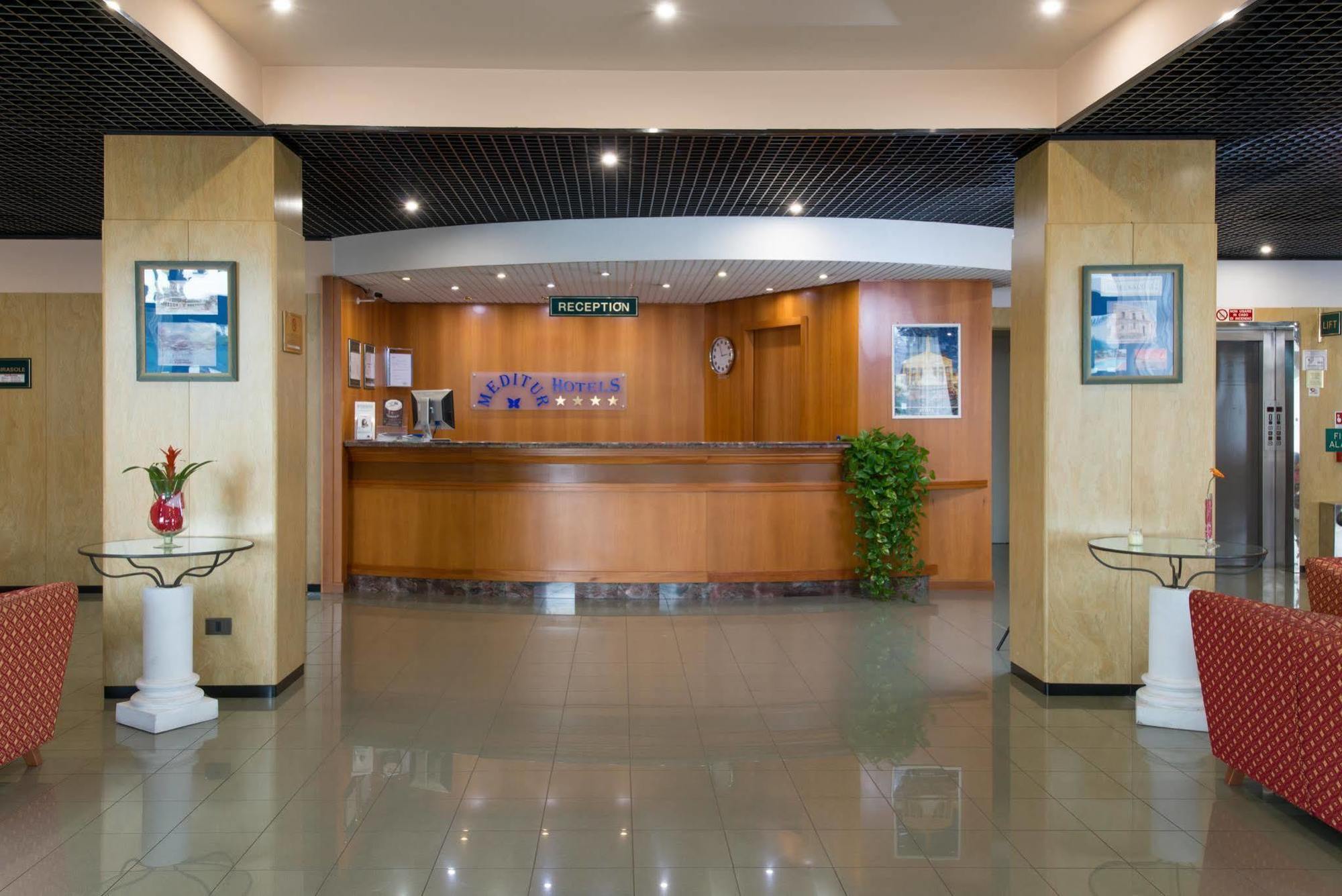 Meditur Hotel Pomezia Buitenkant foto